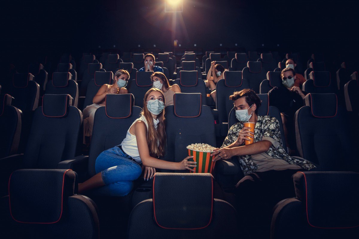 Spectateurs dans une salle de cinéma